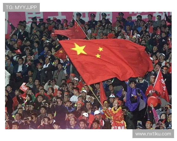 中国足球队逆袭胜利，首次晋级世界杯四强，历史性突破引发热烈讨论