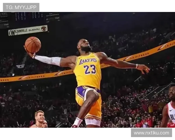 NBA最新动态：詹姆斯迎来生涯新高，勇士队迎战太阳争夺季后赛席位