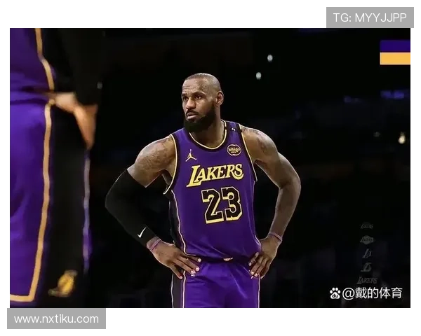 NBA焦点：詹姆斯领衔湖人季前赛大胜勇士 布朗表现亮眼助球队逆袭