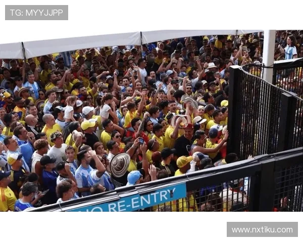 网球赛事精彩纷呈 世界顶级球员争锋激烈引发球迷热议