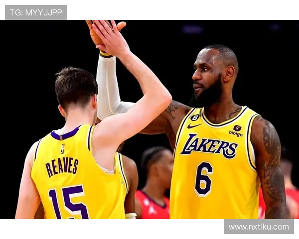 詹姆斯领衔湖人关键胜利西部格局再起波澜引热议